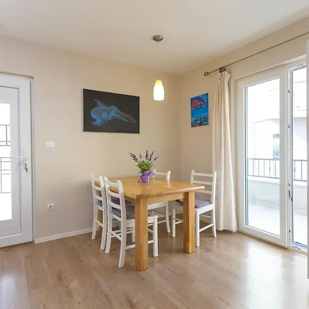 Meri - Puharic 3* Makarska